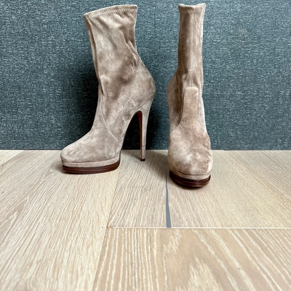 Casadei Bootie’s in a Cream Suede in Size 36 - Picture 7 of 15